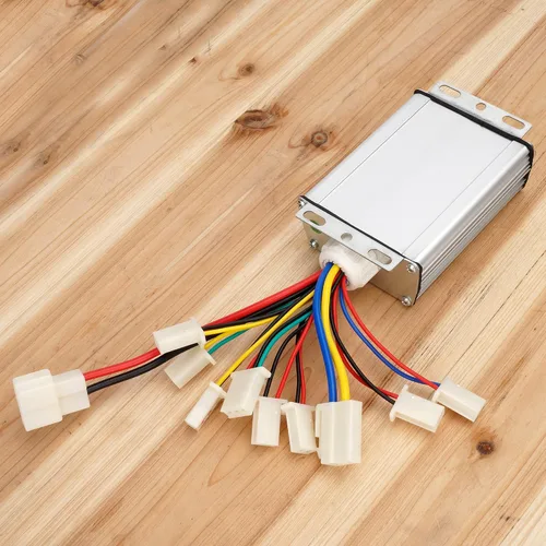 Vista 4 de Controlador 36v 1000w para scooter de motor eléctrico cepillado con terminal de conector de batería blanco para E-Bikes E-Tricycles E-Moto