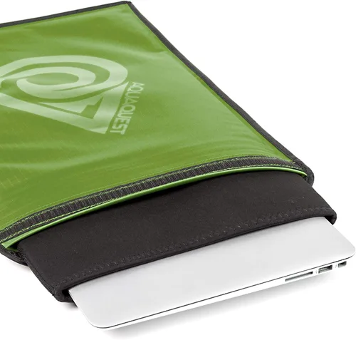 Vista 5 de Aqua Quest Storm - Funda protectora para laptop, 100% impermeable, ligera, duradera, acolchada, bolsa protectora para computadora, 11 pulgadas Negro
